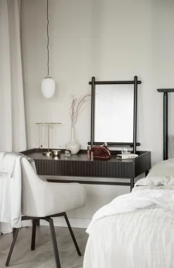 ALISON Karmstol beige tyg/svarta metallben snurr