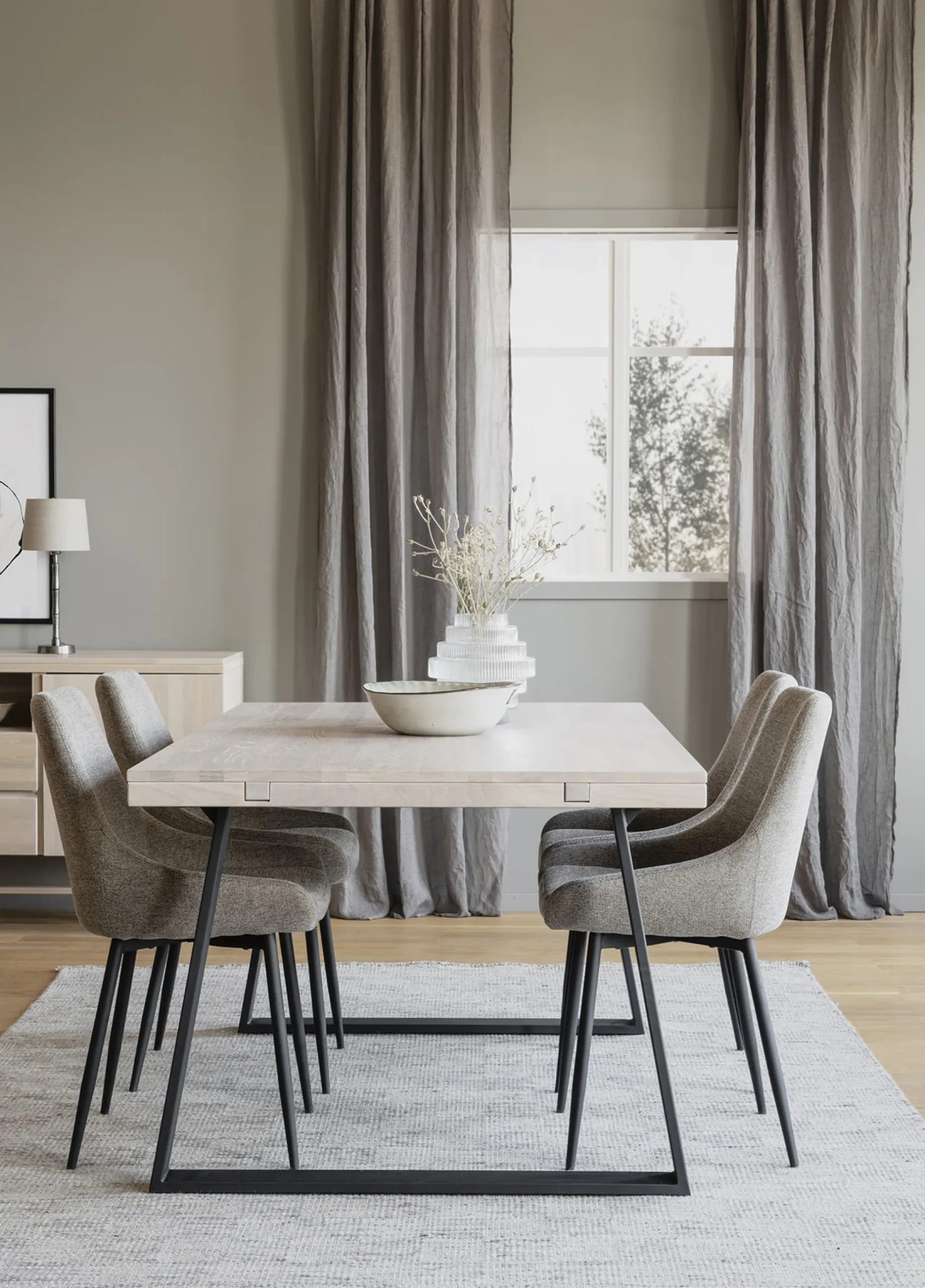 BROOKLYN matbord 220x95 vitpigm ek/U-ben svart met