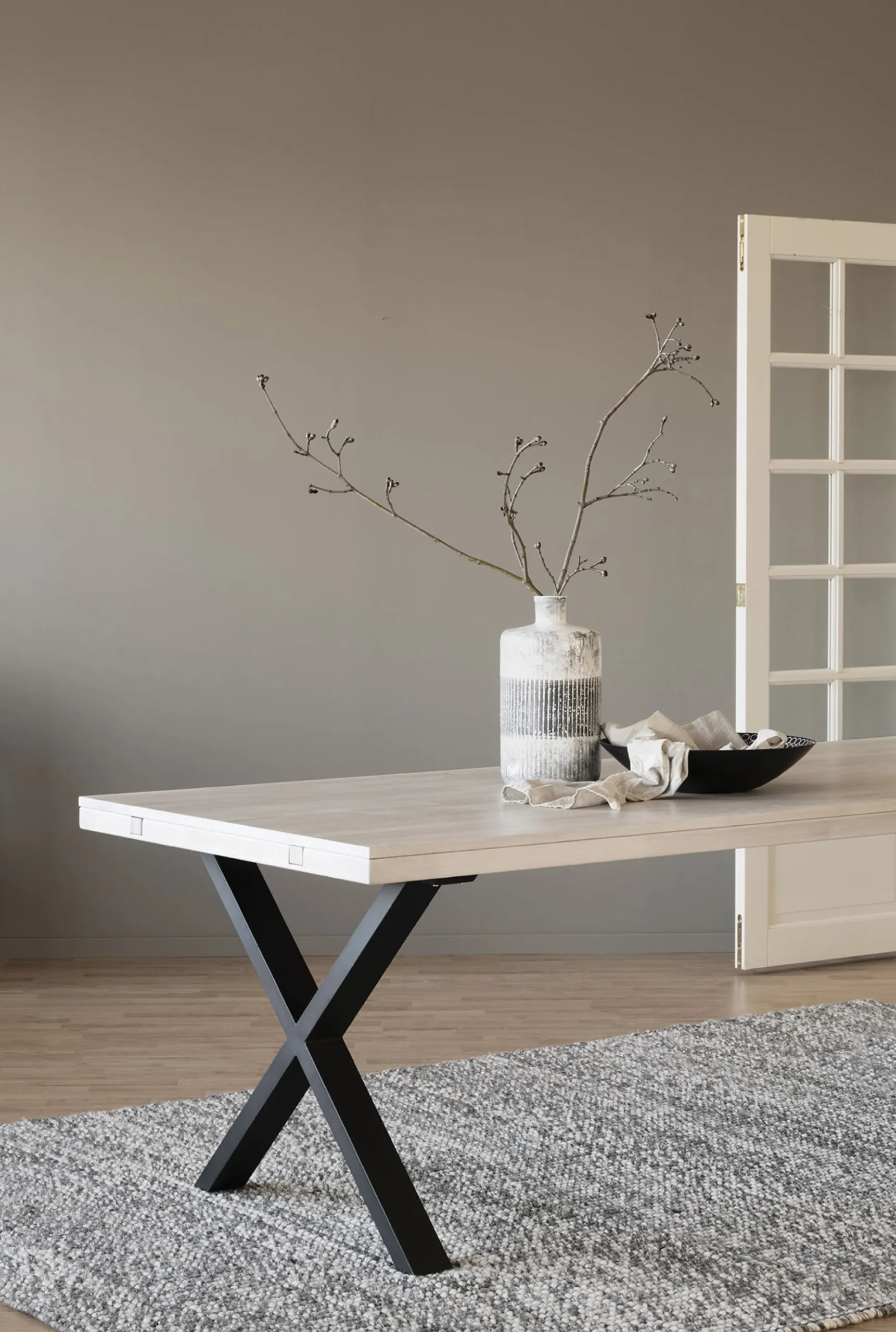 BROOKLYN matbord 220x95 vitpigm ek/X-ben svart met
