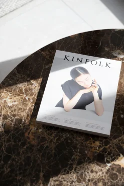 BROOKSVILLE soffbord runt Ø90 brun marmor/brun ek