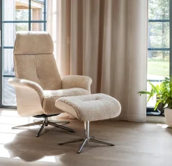 DESOTO Fåtölj SMALL fårskinn 190 blond, vitoljad ek, fot Polaris A6 krom