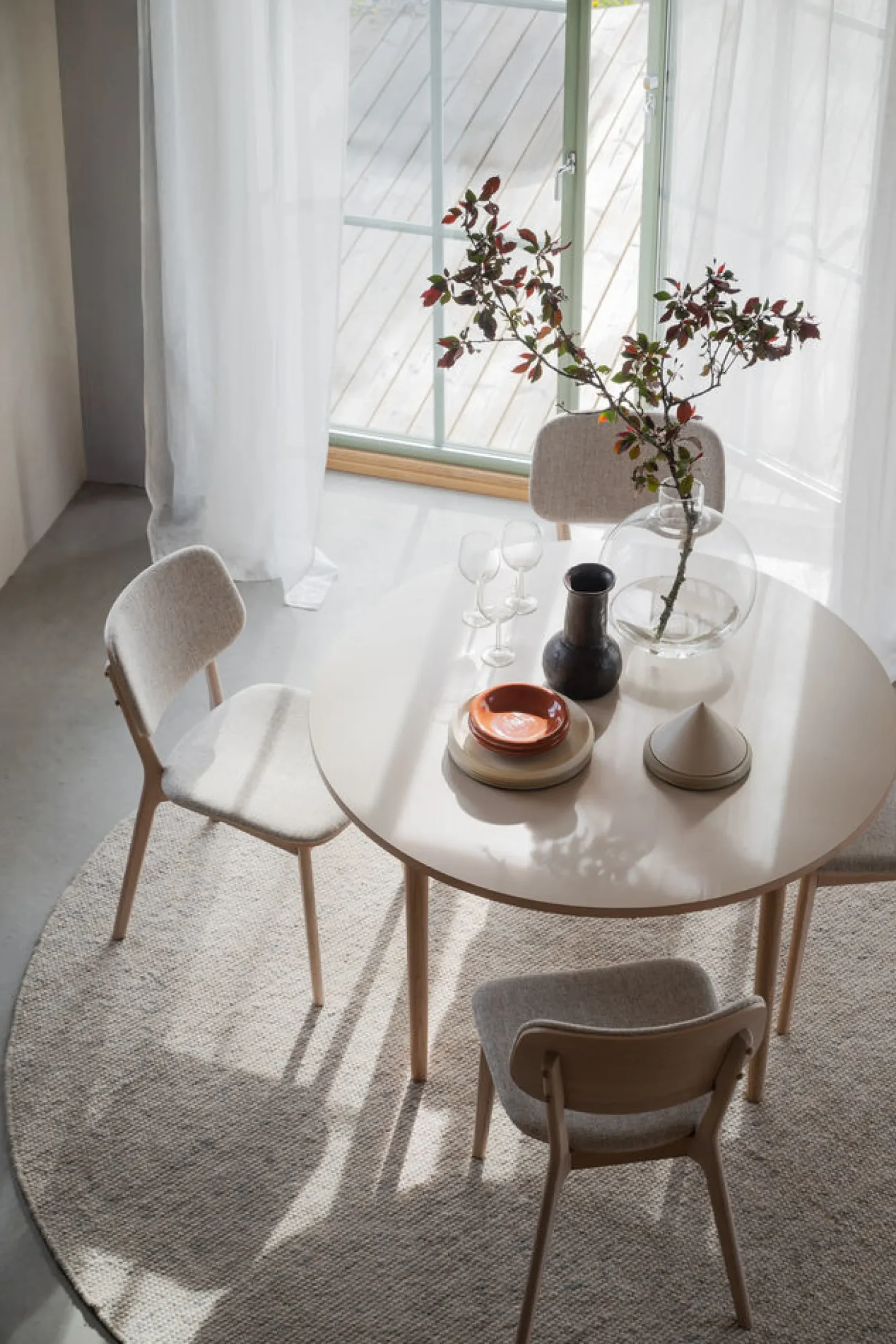 FAIRMOUNT Matbord runt Ø120 beige HPL/vitpigmenterad ek