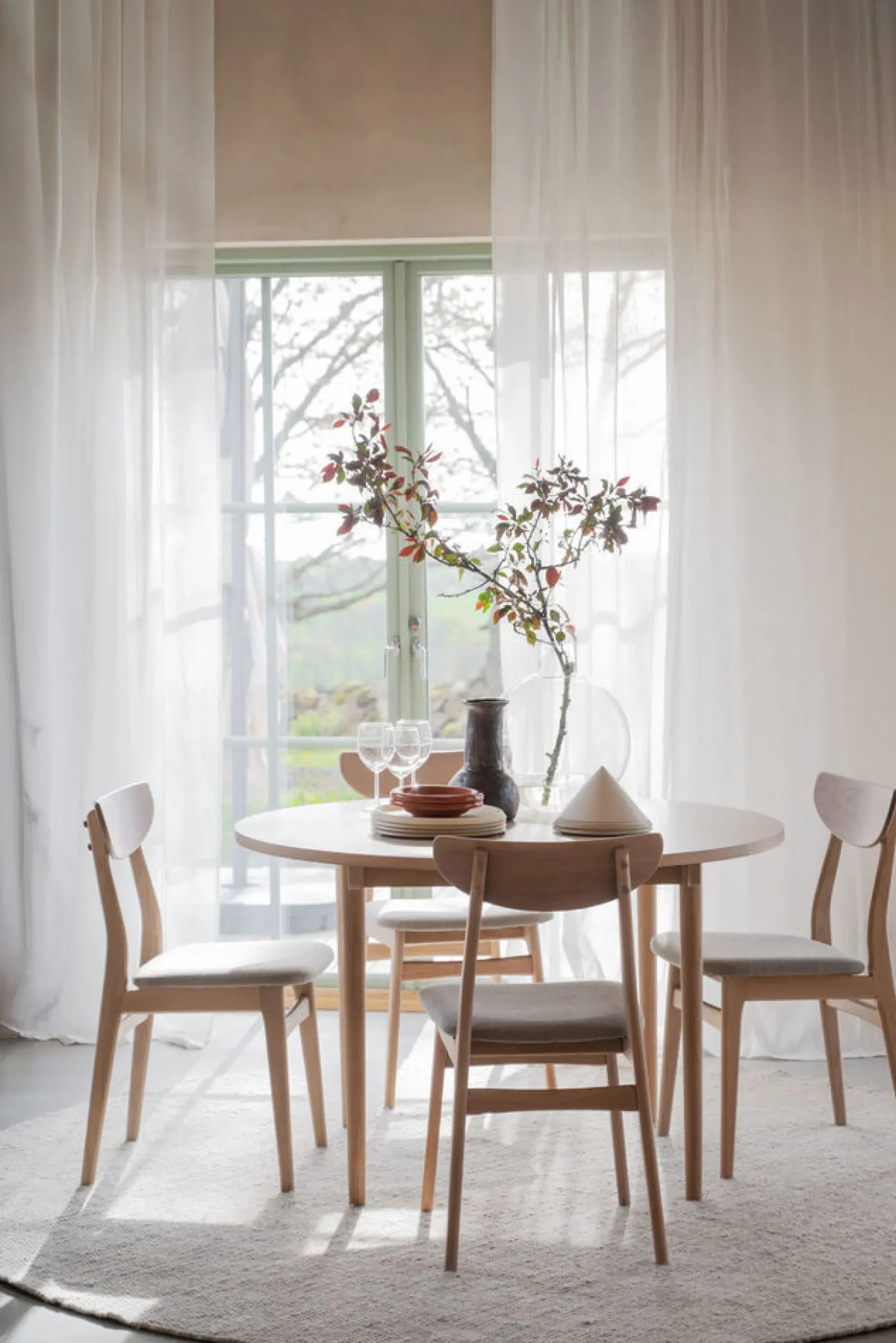 FAIRMOUNT Matbord runt Ø120 beige HPL/vitpigmenterad ek