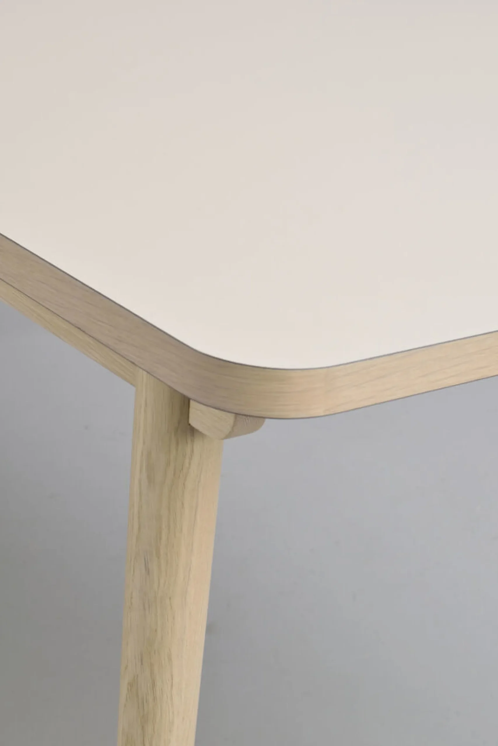 FAIRMOUNT Matbord 220x95 beige HPL/vitpigmenterad ek