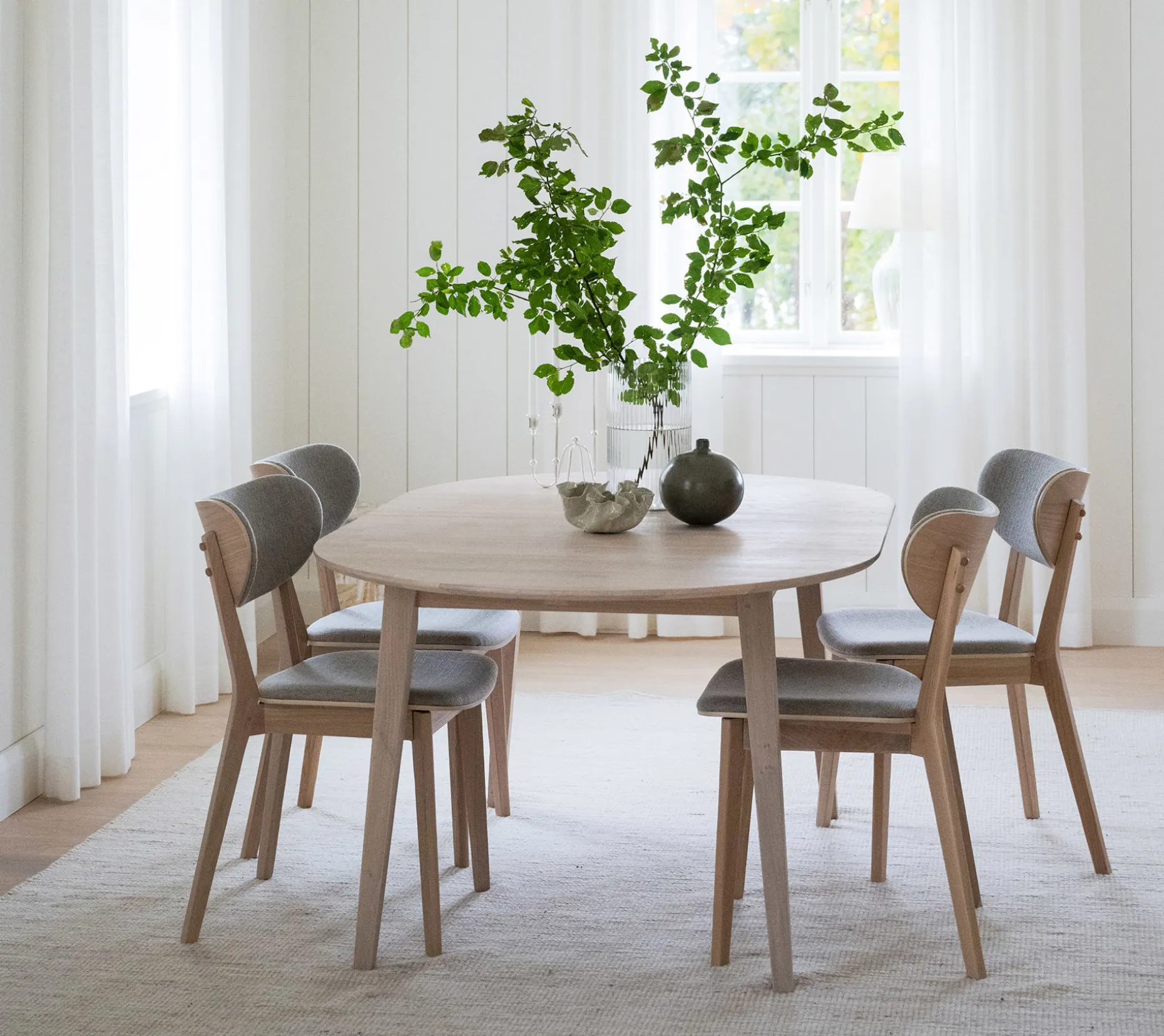 FILIPPA Matbord ovalt 170/210x105 vitpigment ek