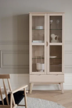 FILIPPA Vitrinskåp 2D 1L vitpigmenterad ek