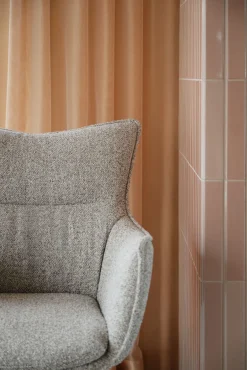 FRESNO Karmstol beige tyg/brun metallfot gung