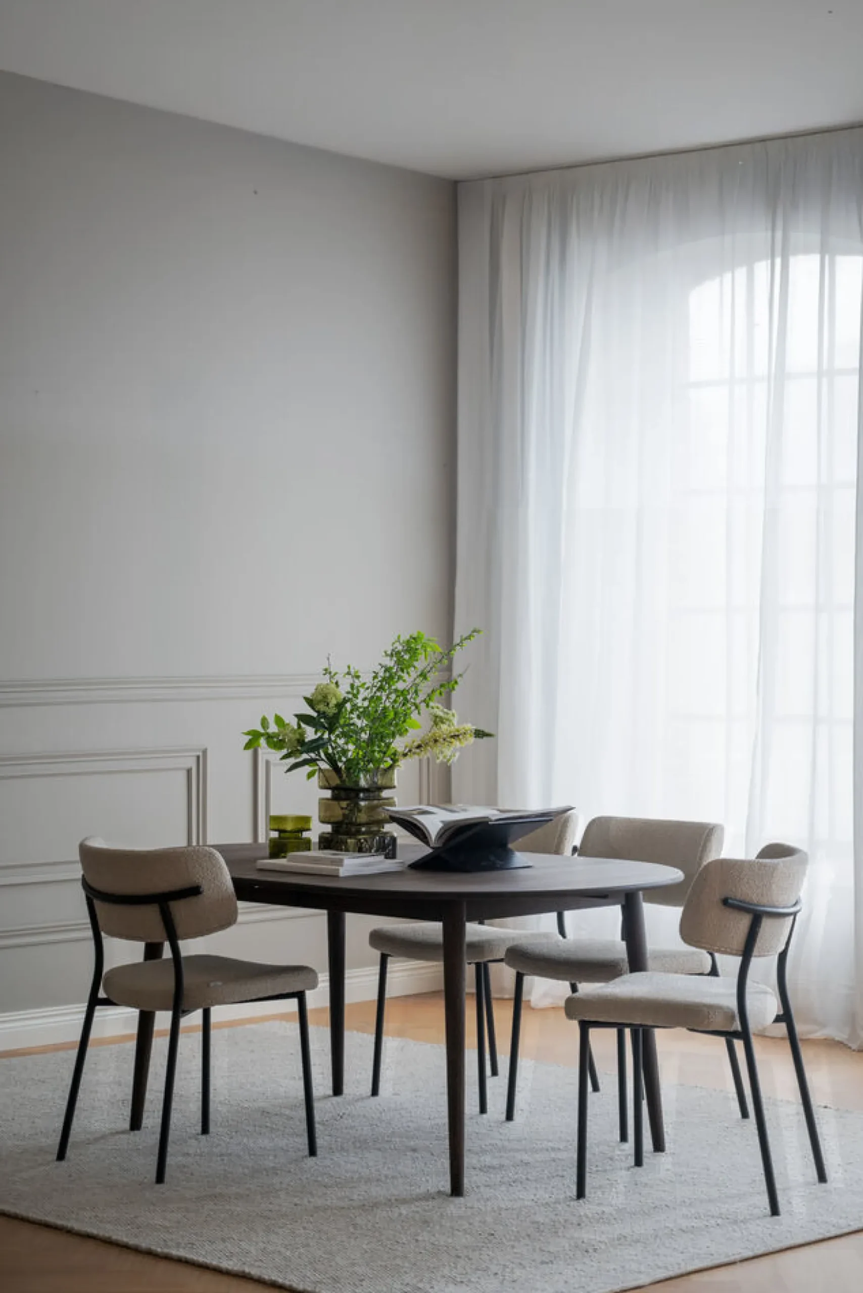 HERBSTER Stol beige tyg/svarta metallben
