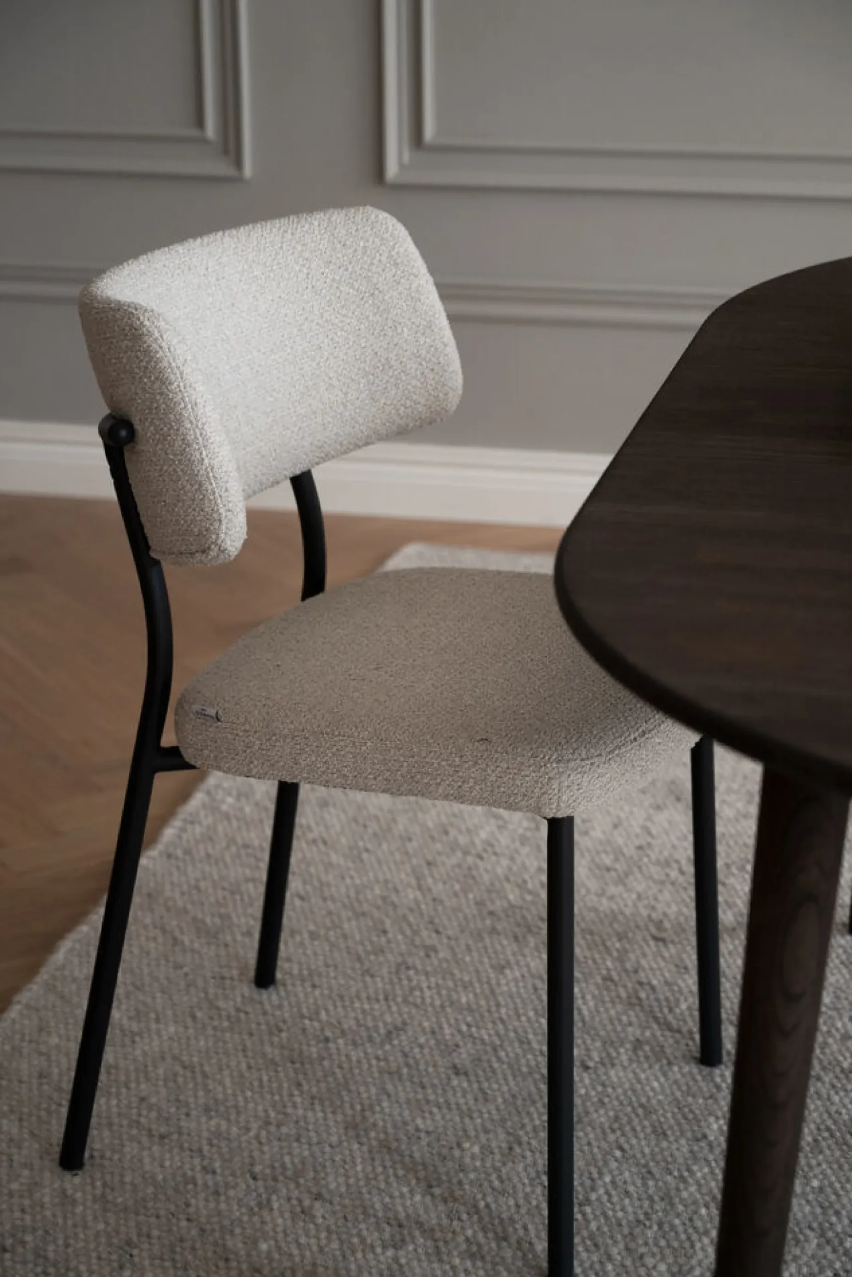 HERBSTER Stol beige tyg/svarta metallben
