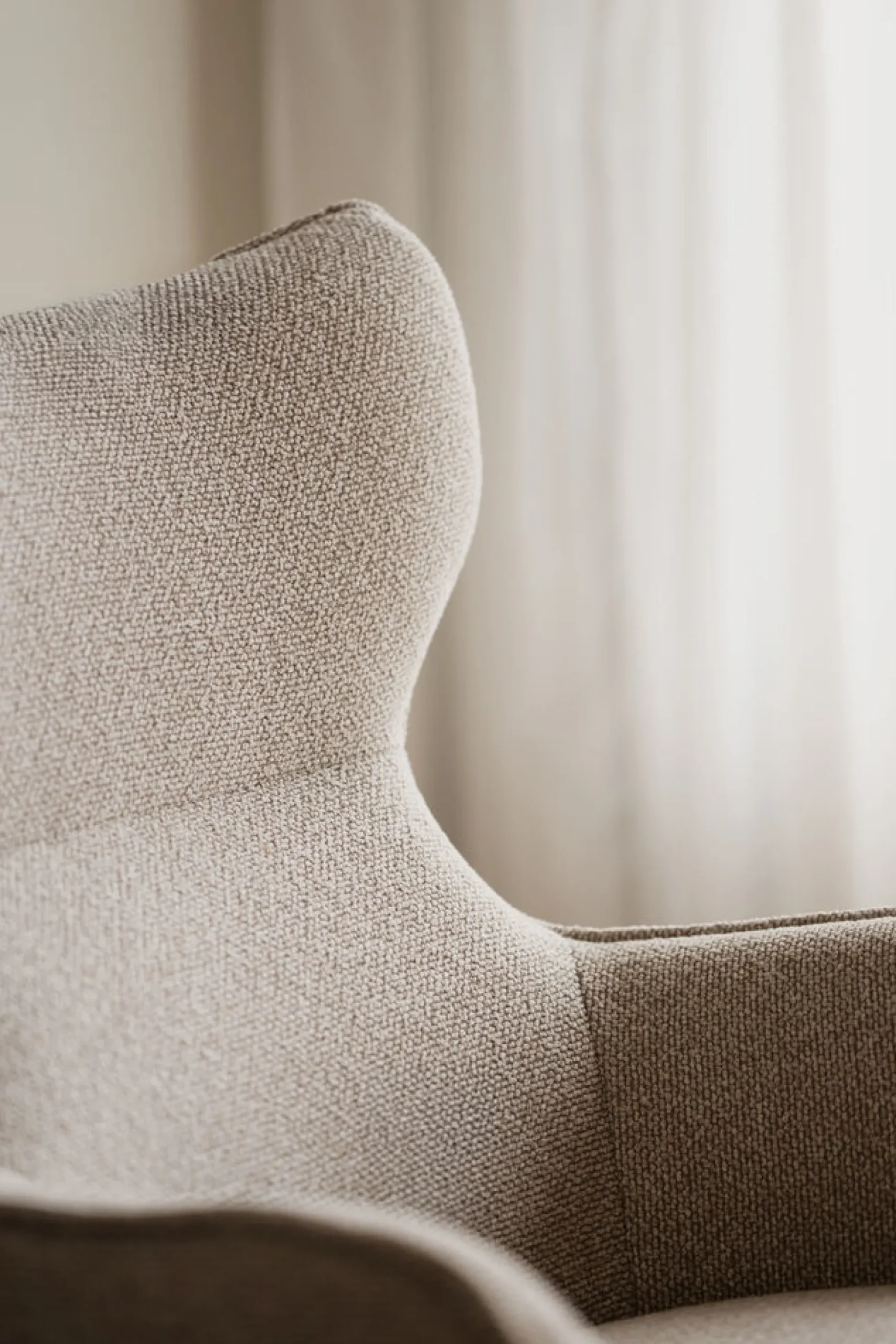 JENKINS Fåtölj+fotpall beige tyg/svart metall snurr, gung