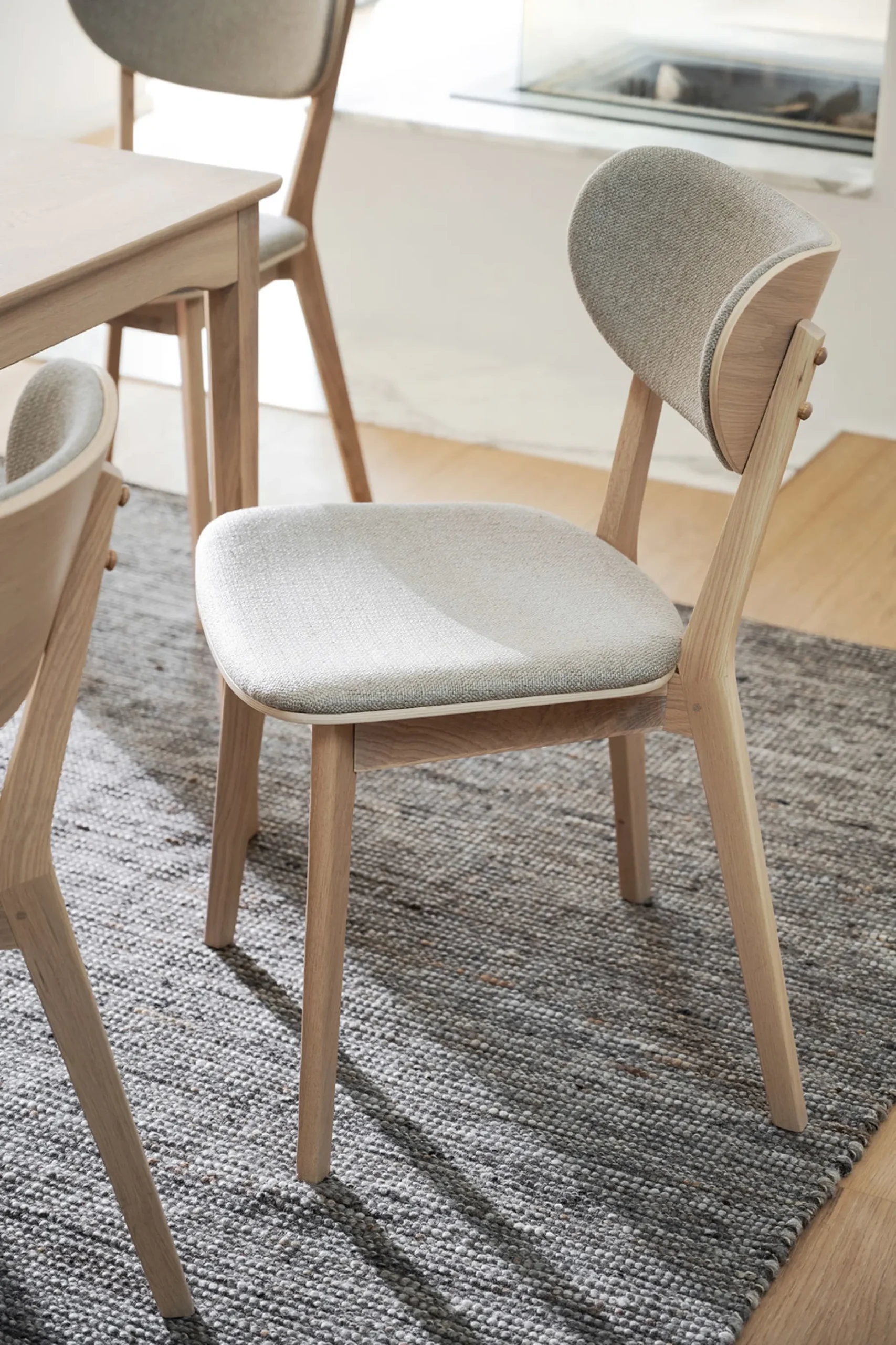 KATO stol vitpigmenterad ek/grå-beige tyg
