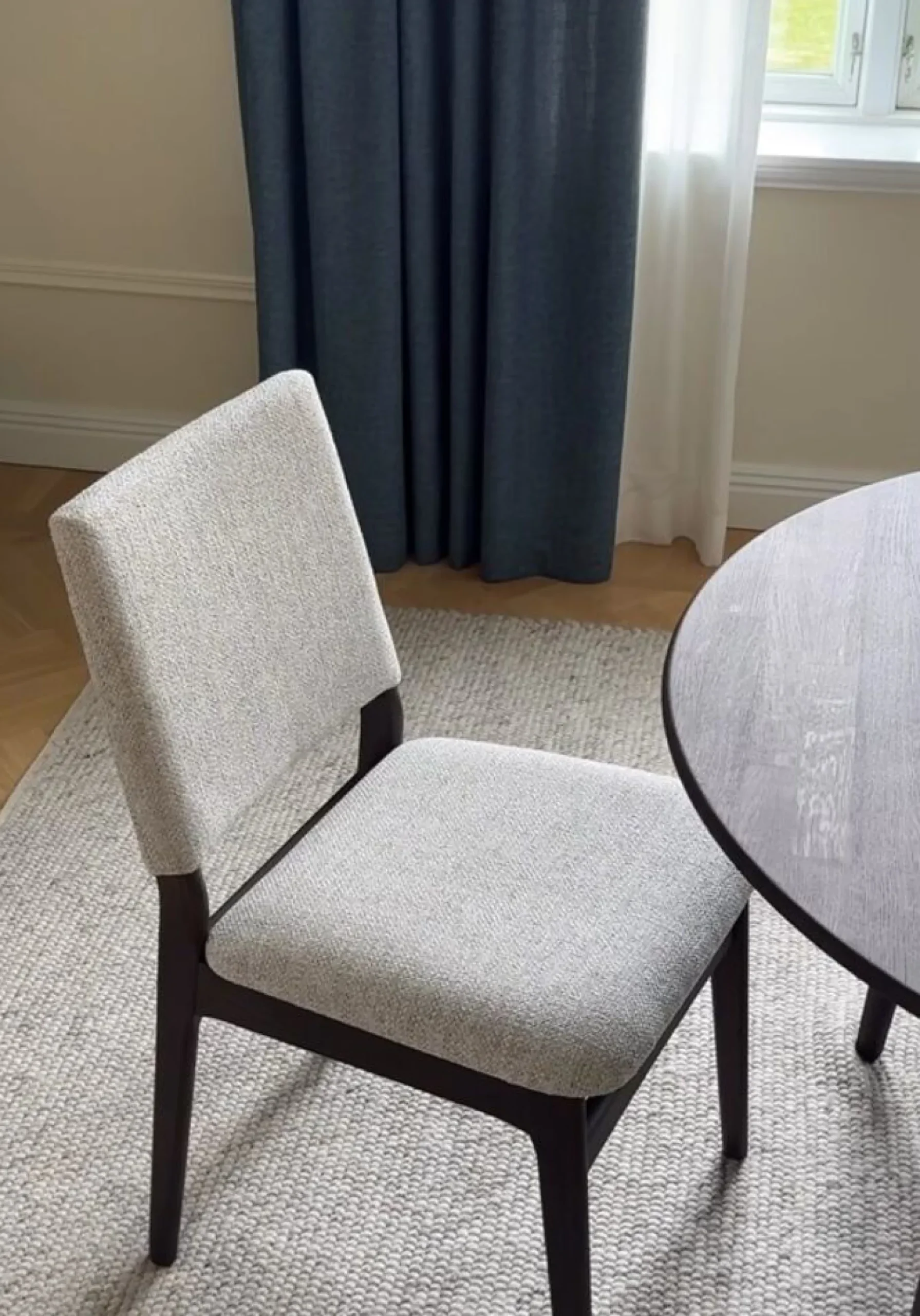 MEDFORD Stol brun ek/ljusbeige tyg
