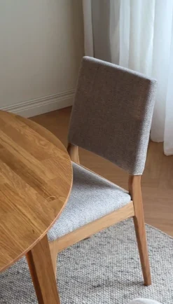 MEDFORD Stol brun ek/ljusbeige tyg