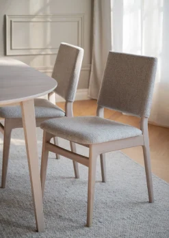 MEDFORD Stol vitpigmenterad ek/ljusbeige tyg