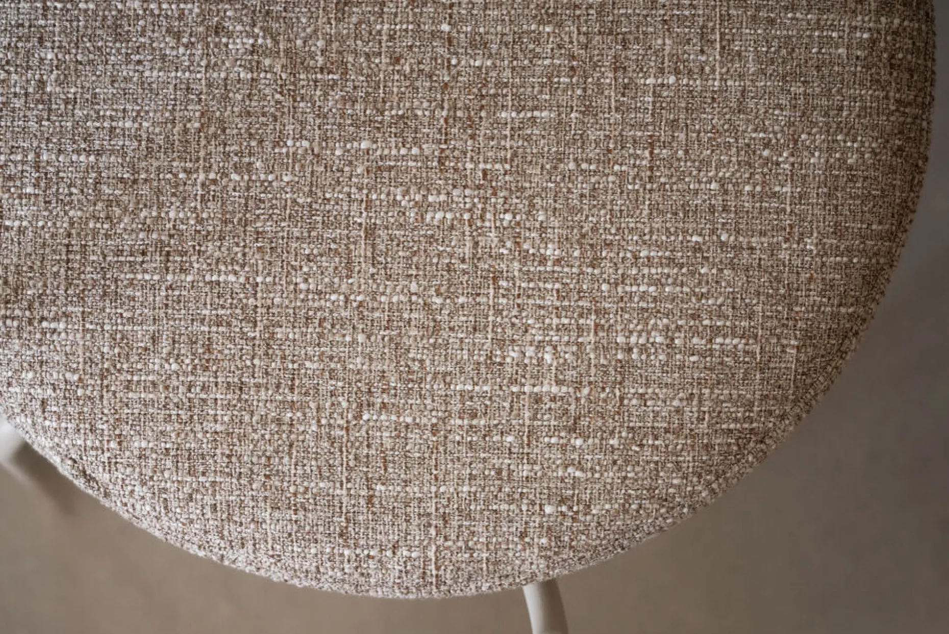 MERRICK Karmstol mörkbeige tyg/beige metall snurr