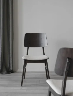 NAGANO Stol brunlackad massiv ek plywood ekfanér tyg beige