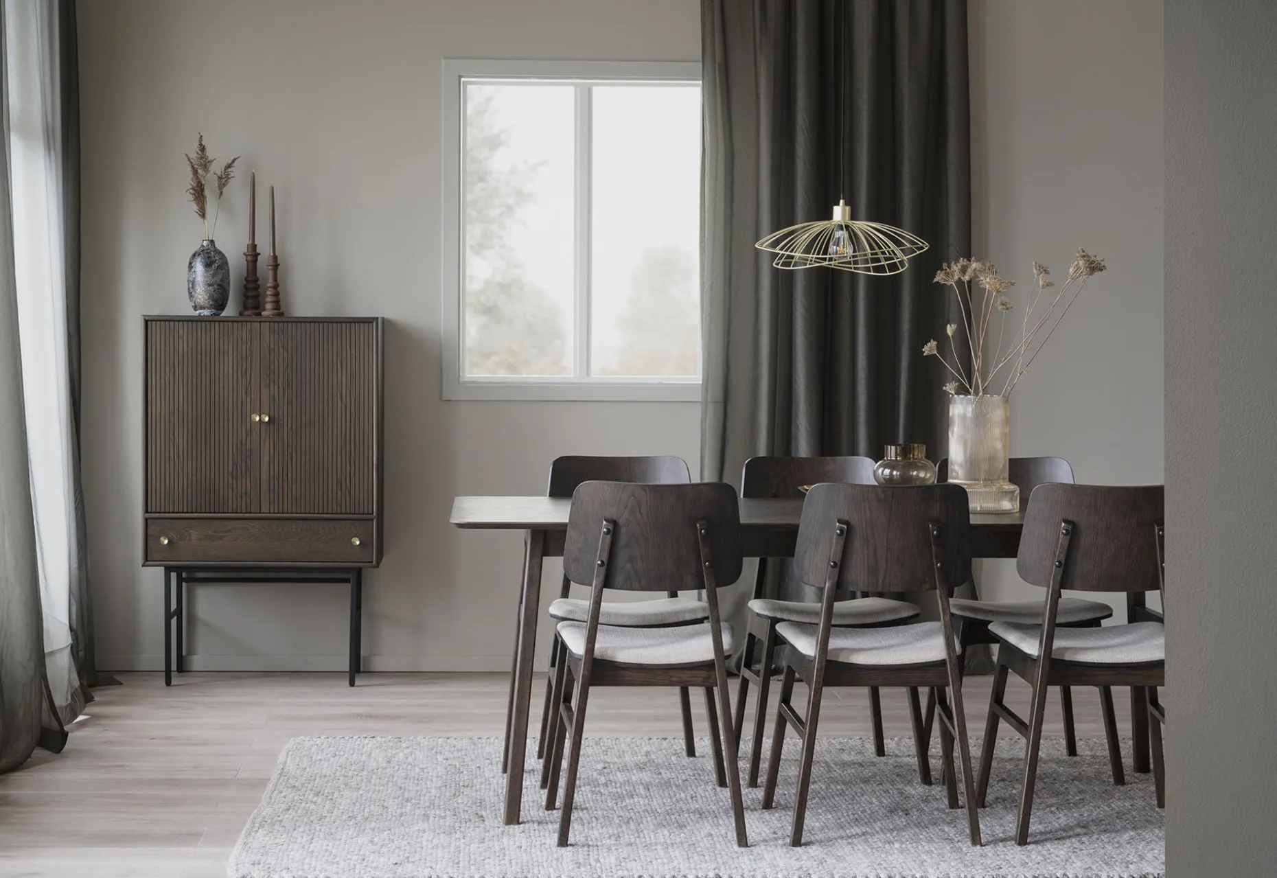 NAGANO Stol brunlackad massiv ek plywood ekfanér tyg beige