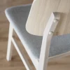Nagano stol vitpigment ek/ljusgrått