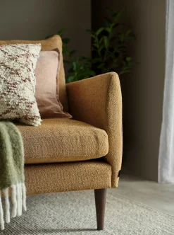 NEW YORK Svängd 3-sits soffa 2/2 246cm (1473) tyg Hazy 11345-18 oshun, ben nr 4-18 rökt ek