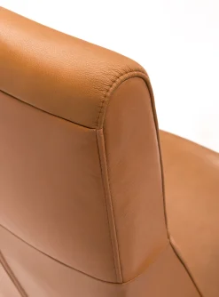 OAKLEY Snurrfåtölj & fotpall läder Semi/spalt 376 light cognac fot Space svart