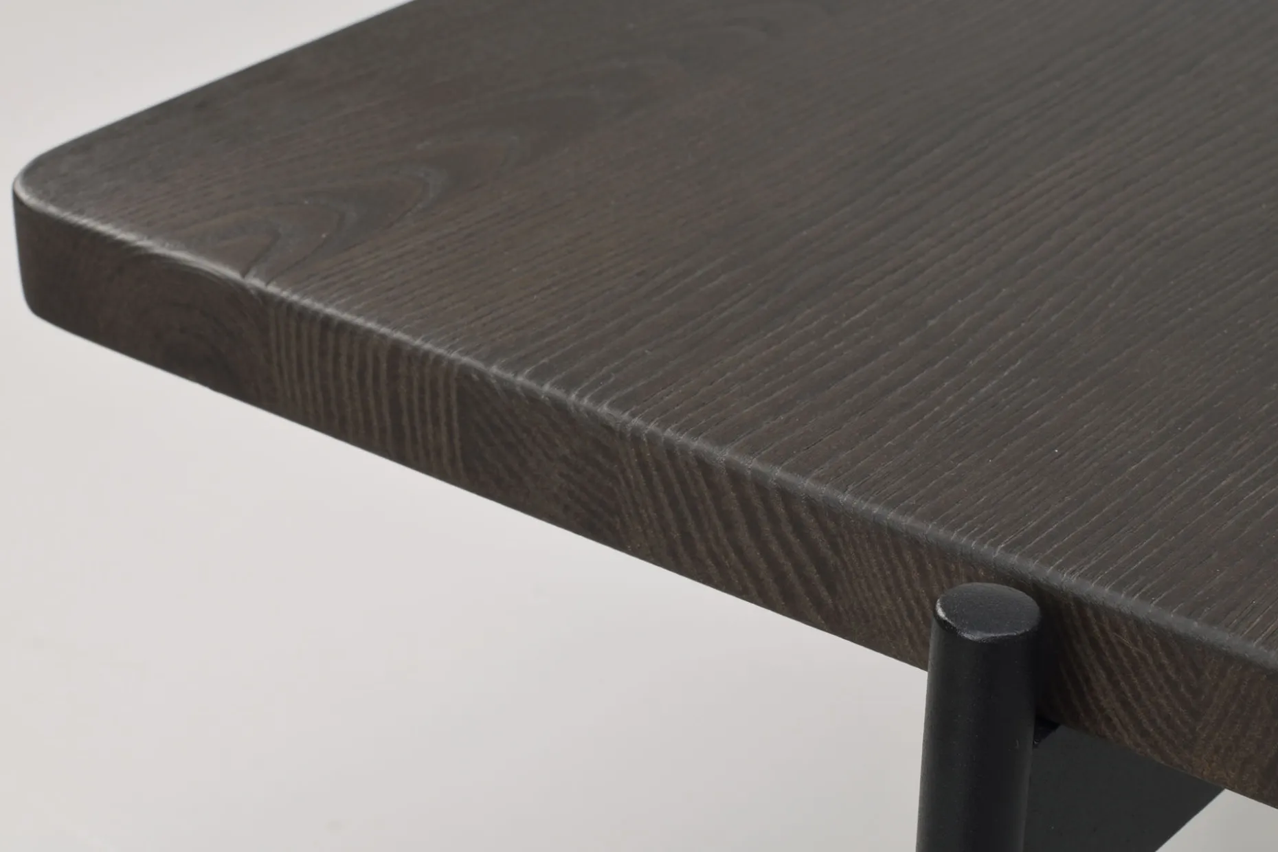 SHELTON Sidobord brunoljad ask L95, B50 H45cm svart metall