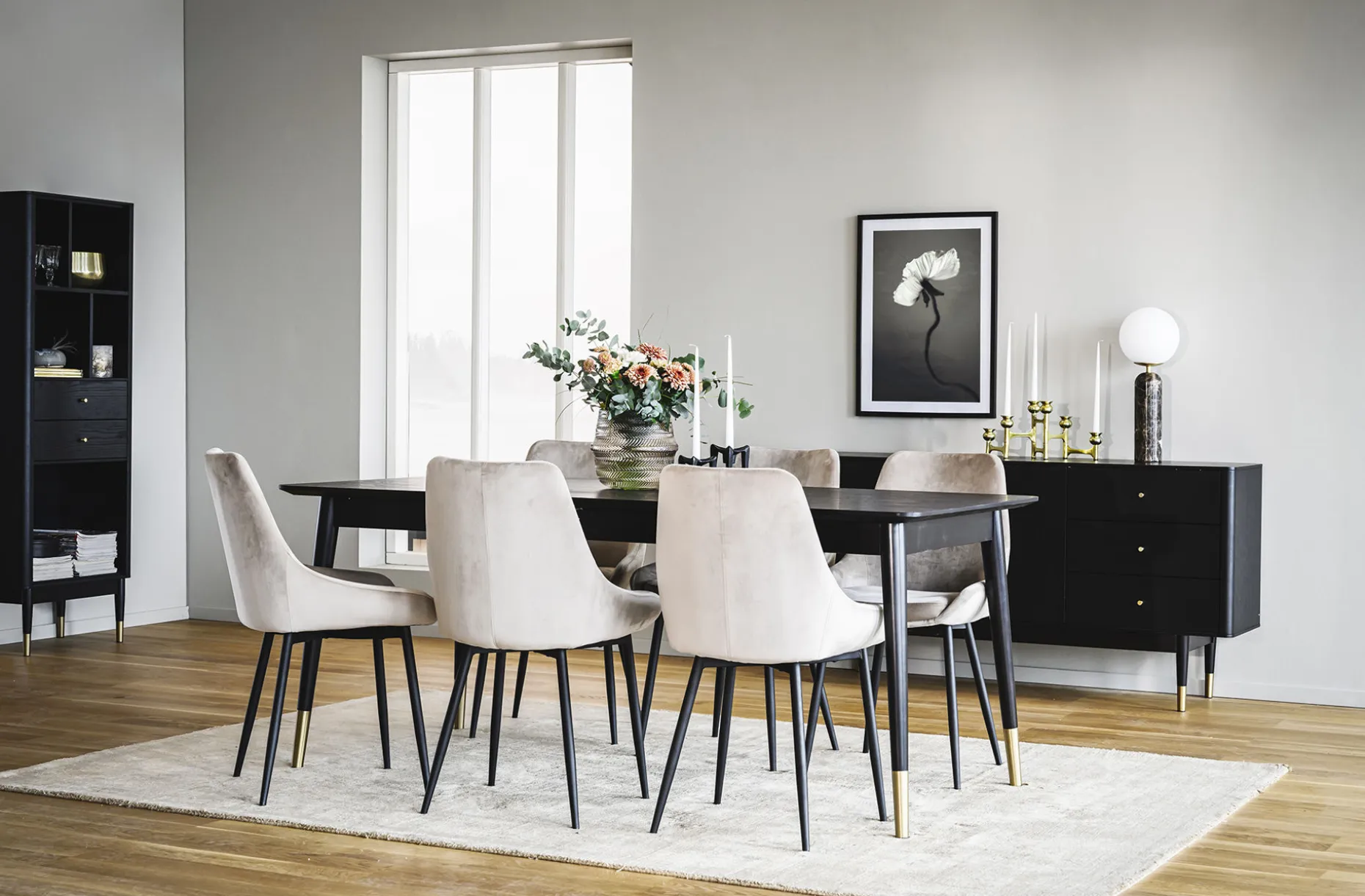 SIERRA Stol sammet beige, svarta metallben