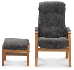 STINA fåtölj med pall manuell, fårskinn Grafit/tyg Maison 32, armstöd ek