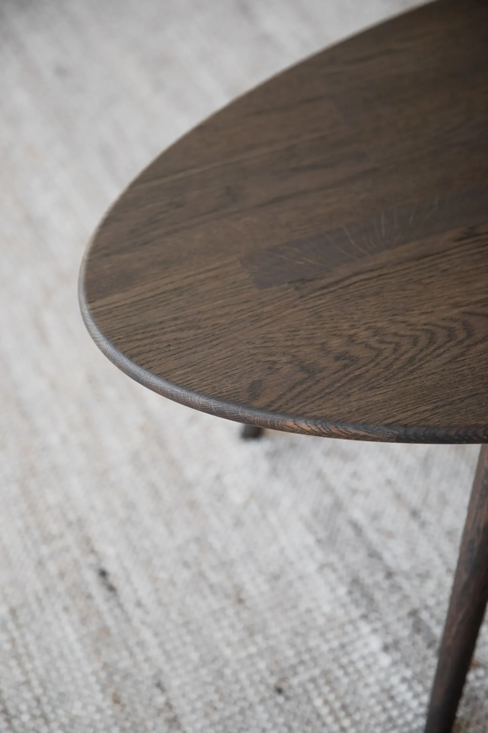 TOMPKINS soffbord ellips 150x60 brun ek
